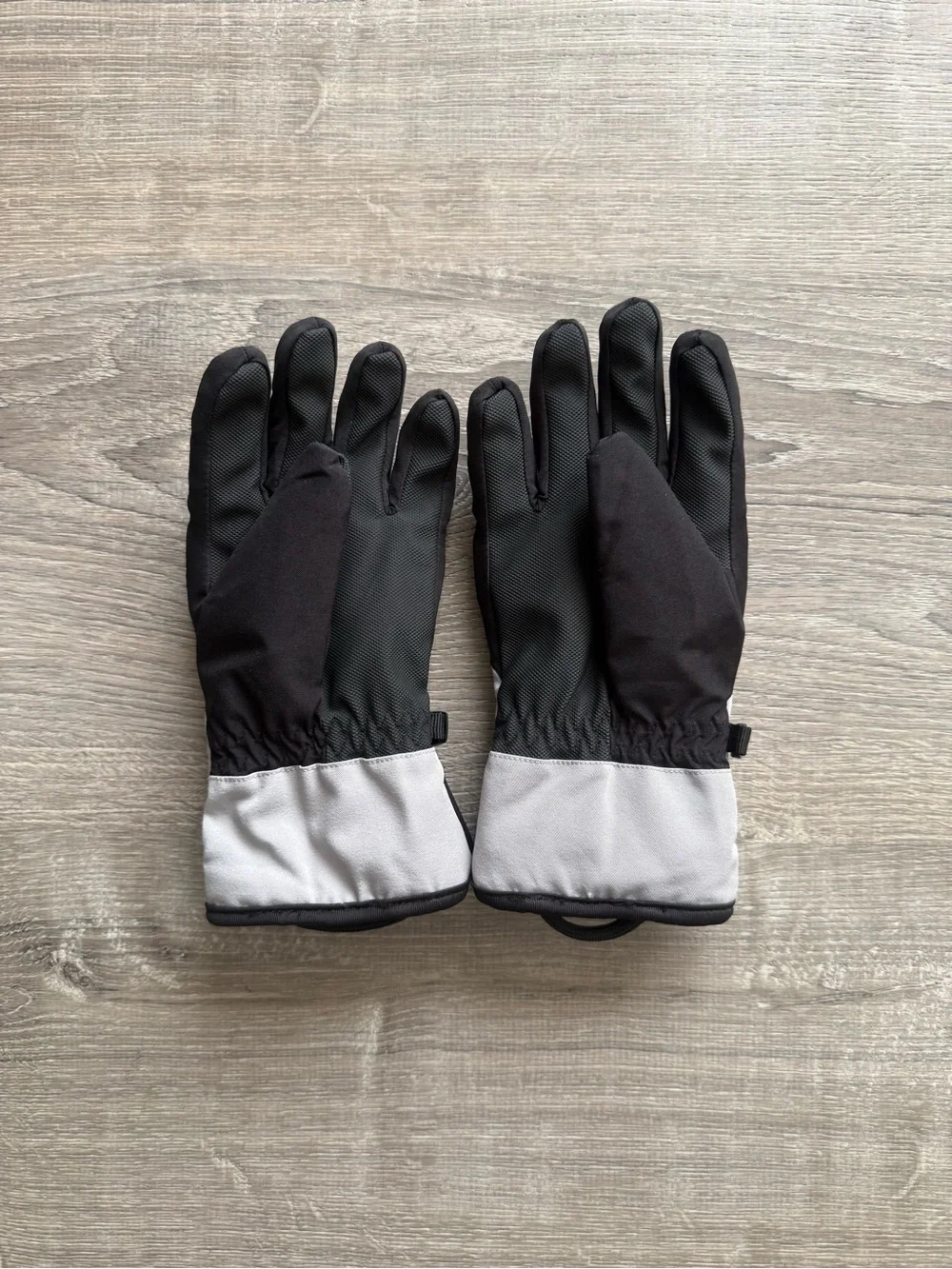 Kids’ Unisex S/M Insulated Black and Light Gray Winter Gloves Zippered Pocket